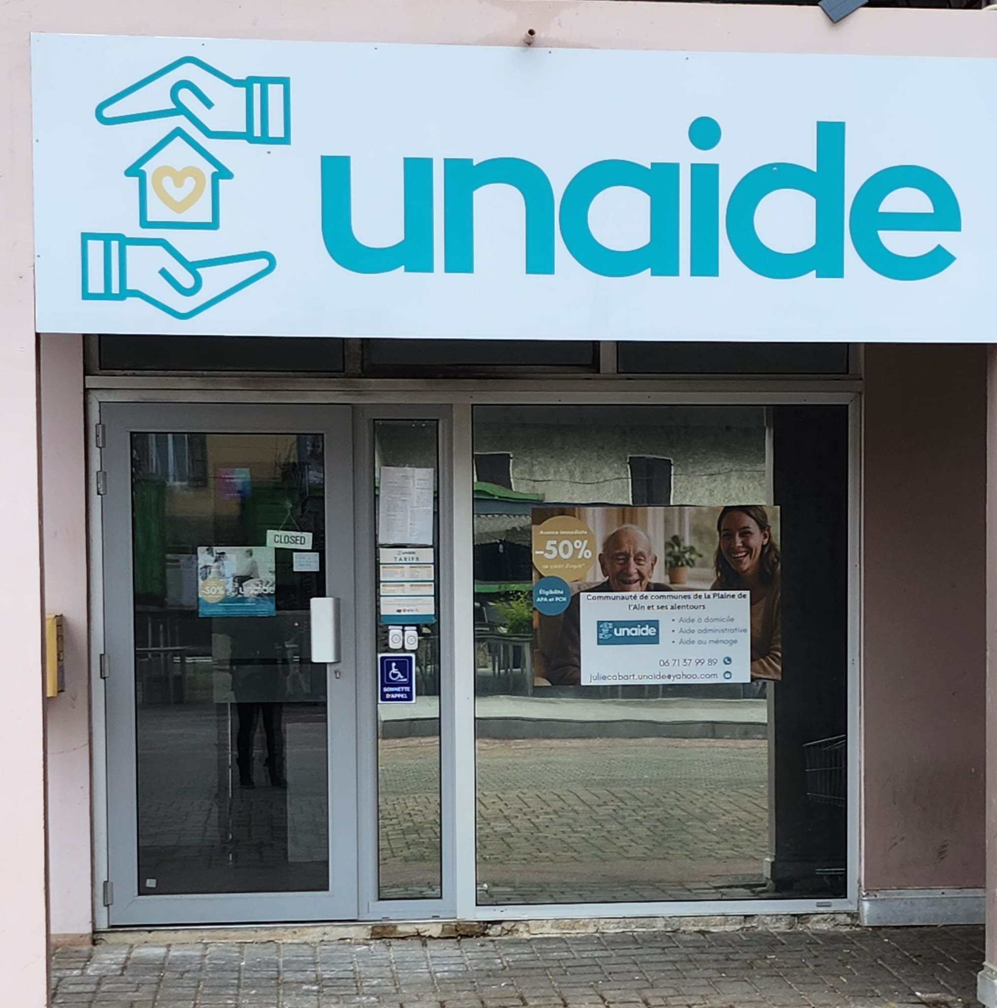 Devanture Unaide à Loyettes